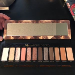 Urban Decay- Naked Reloaded Eyeshadow Palette